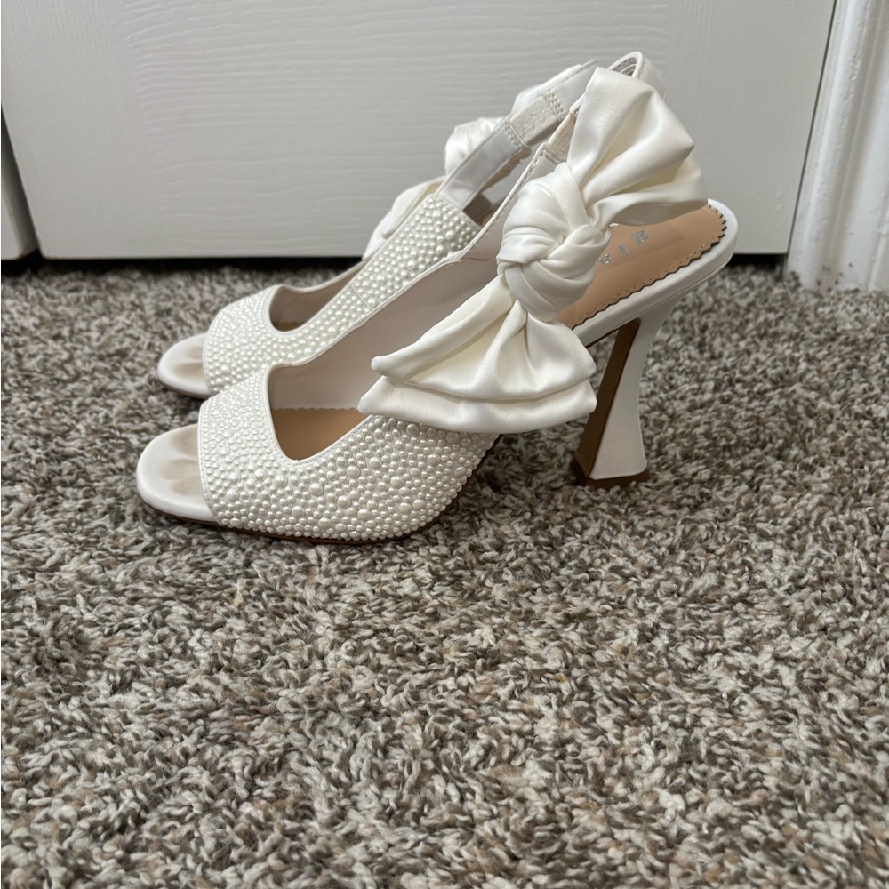 Gianni Bini White Peep-Toe Heels with Bow